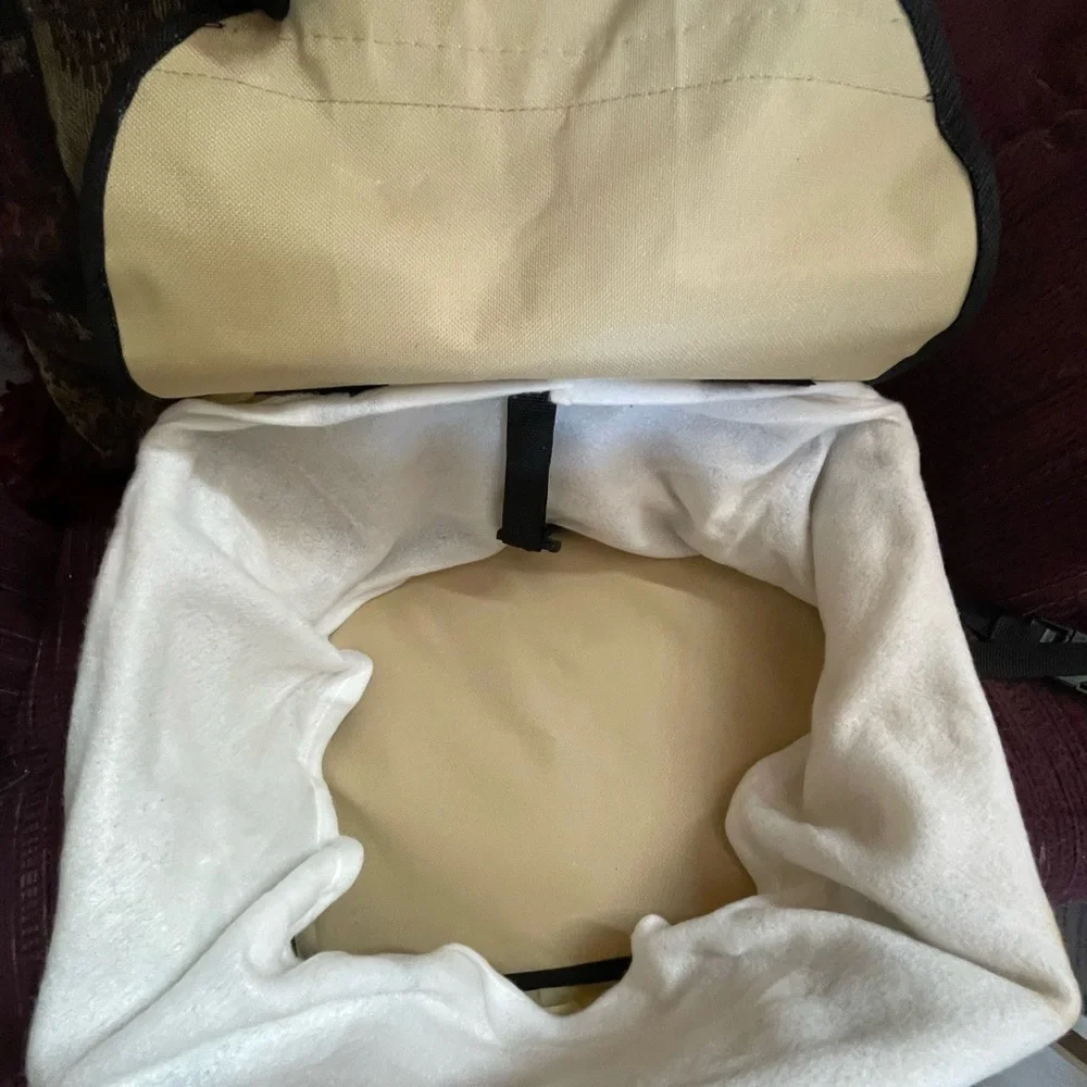 Dog car seat New without tags. Never used it